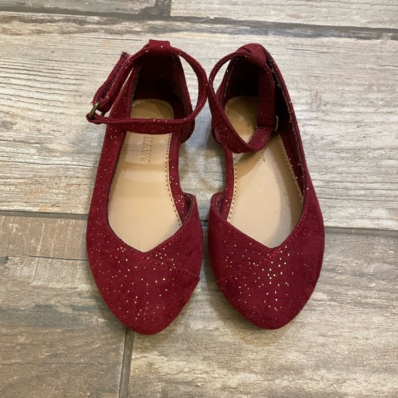 Old Navy Maroon and Gold Toddler Shoes - Picture 2 of 2